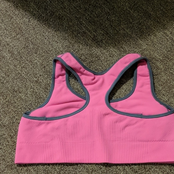 Champion bra size M padding is missing . - Picture 2 of 3